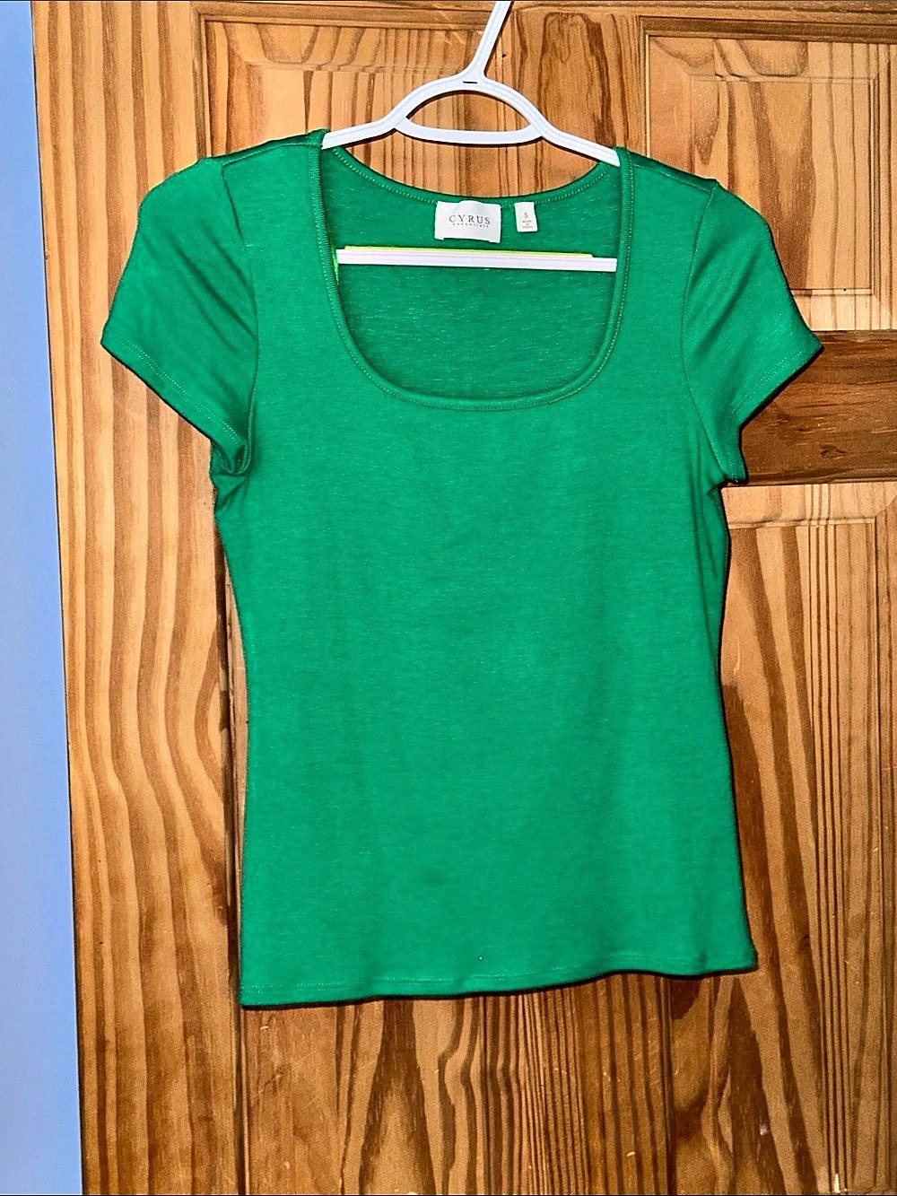 Cyrus Scoop Neck Tee in Green Size Small